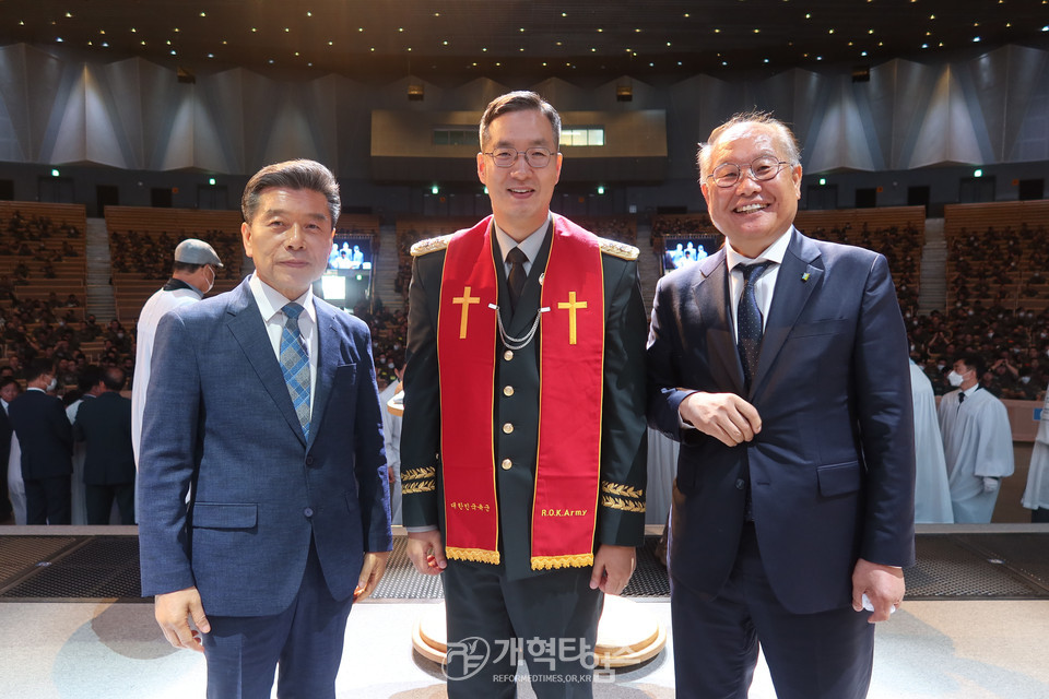 전국남전도회연합회 육군 훈련소 훈련병 진중세례식 모습