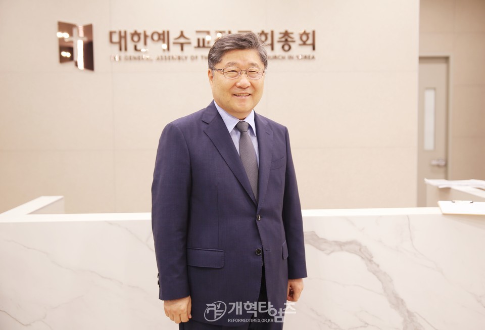 장봉생 목사, 제109회 목사 부총회장 예비 후보 등록 모습