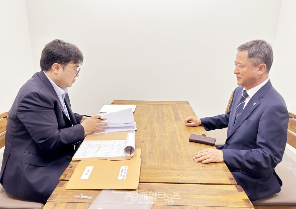 김성환 목사, 제109회 총회 고시부장 예비 후보 등록 모습