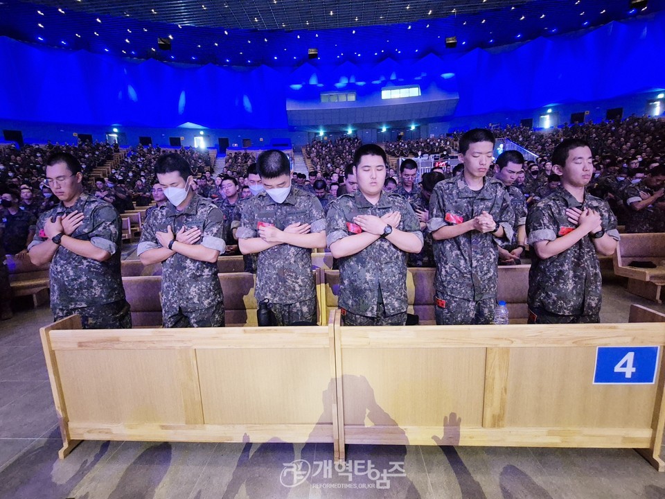 총회군선교회 서울북부지회,「제632차 연무대군인교회 육군훈련소 훈련병 진중세례식」모습
