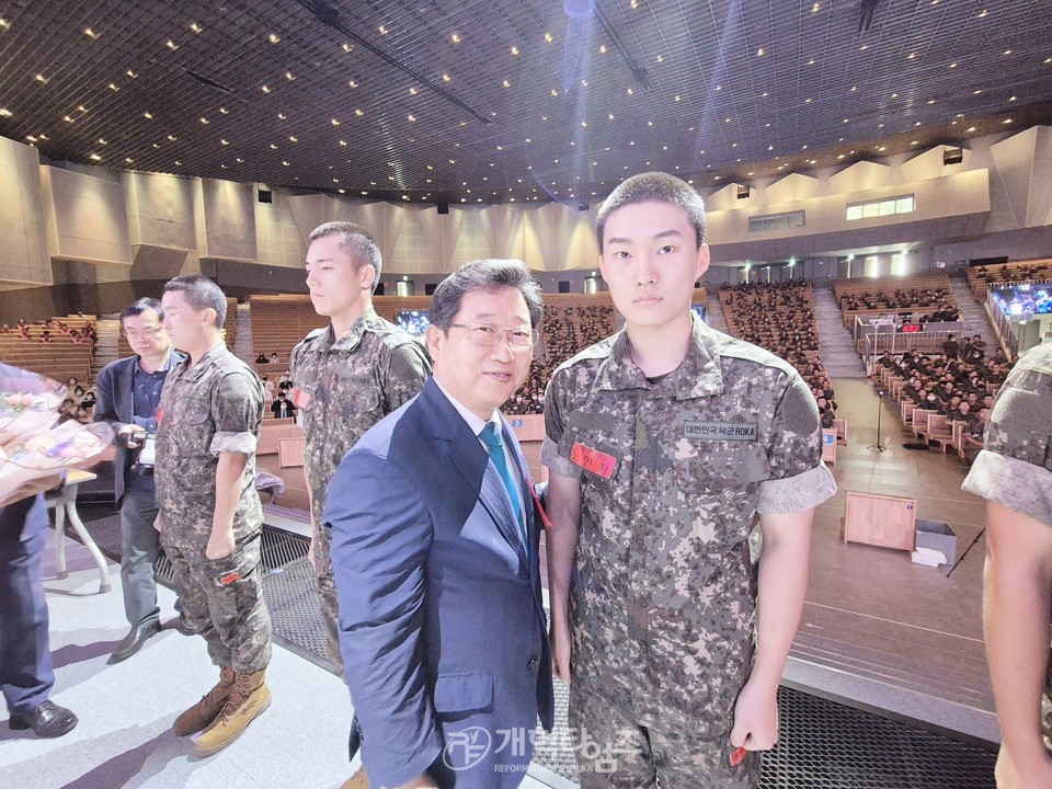 총회군선교회 서울북부지회,「제632차 연무대군인교회 육군훈련소 훈련병 진중세례식」모습