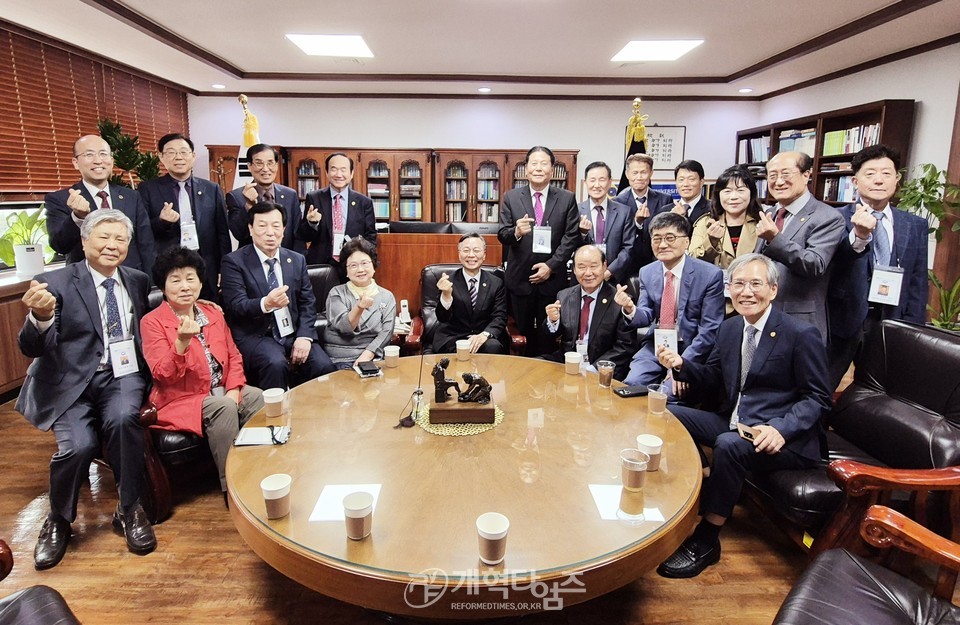 총신대 장로권사교육원, 총신대 제2차 짜장면 나눔 행사 모습
