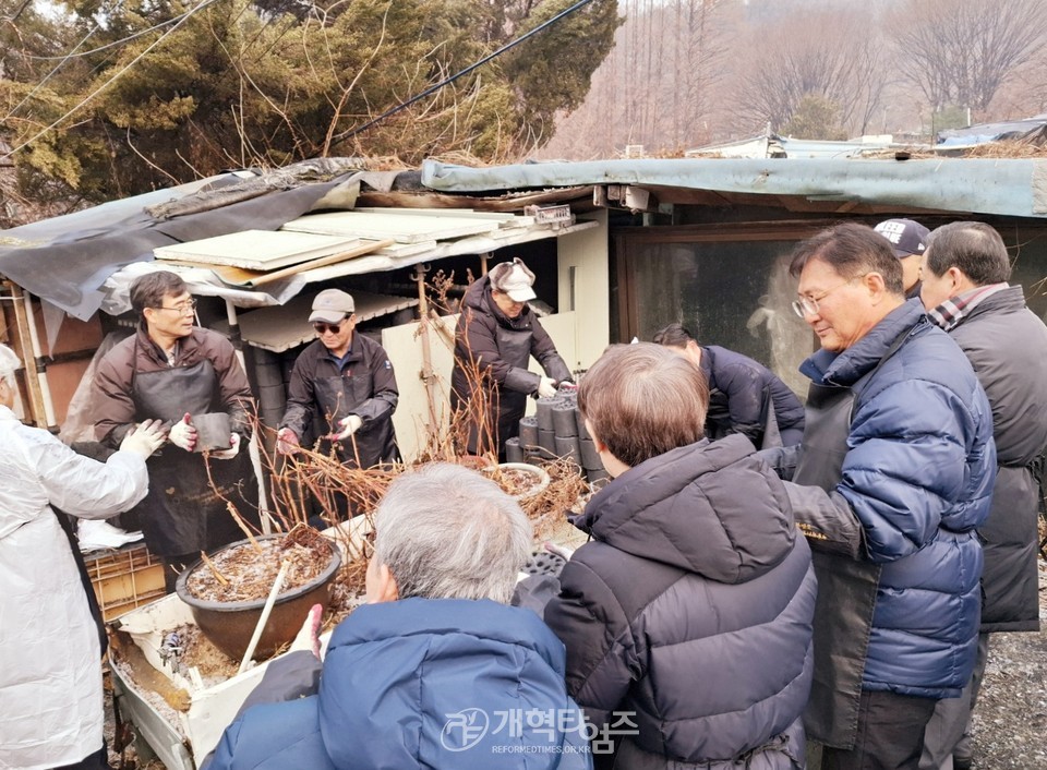 서울ㆍ서북지역장로회, 구룡마을 사랑의연탄 나누기 모습