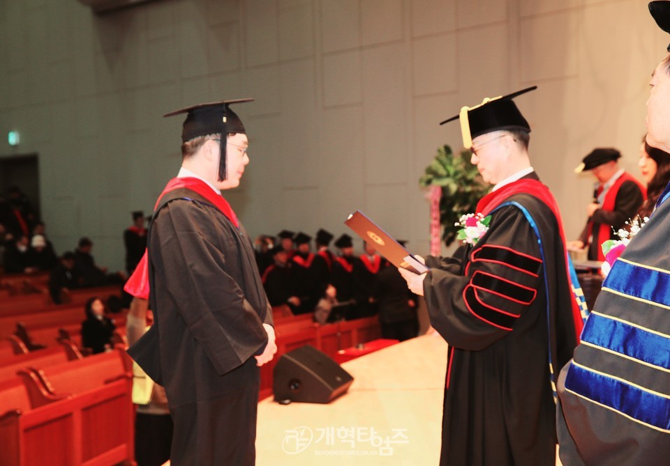 총신대 신학대학원, ‘2024학년도 졸업 및 학위수여식' 모습