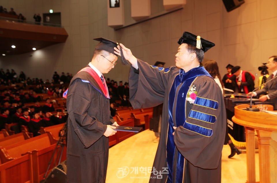 총신대 신학대학원, ‘2024학년도 졸업 및 학위수여식' 모습