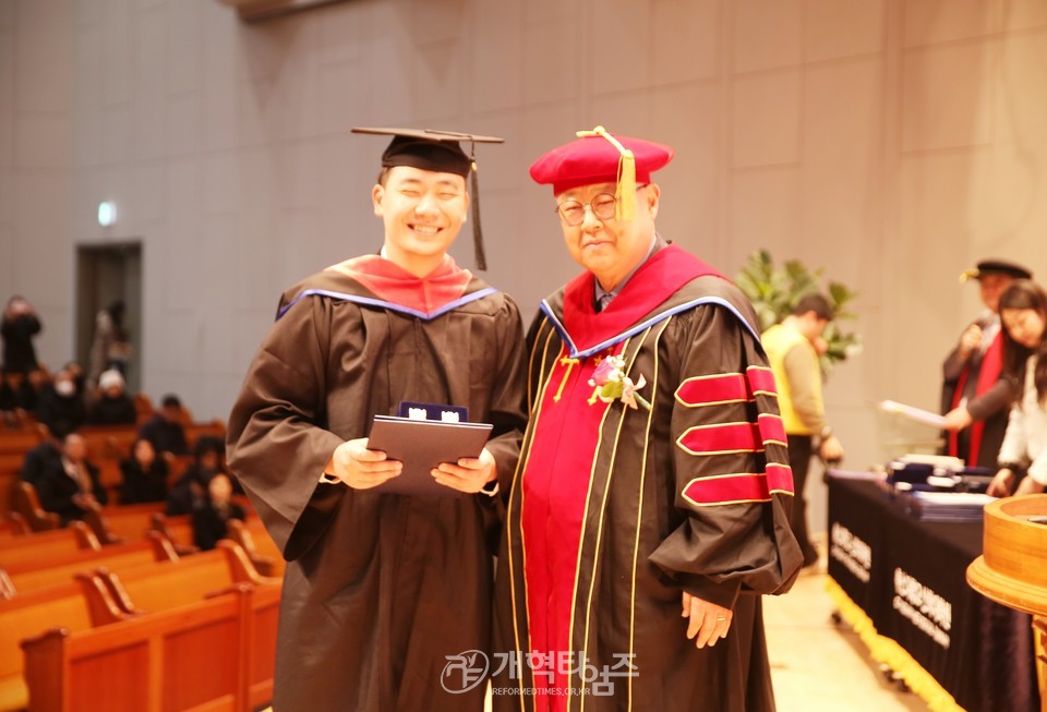 총신대 신학대학원, ‘2024학년도 졸업 및 학위수여식' 모습
