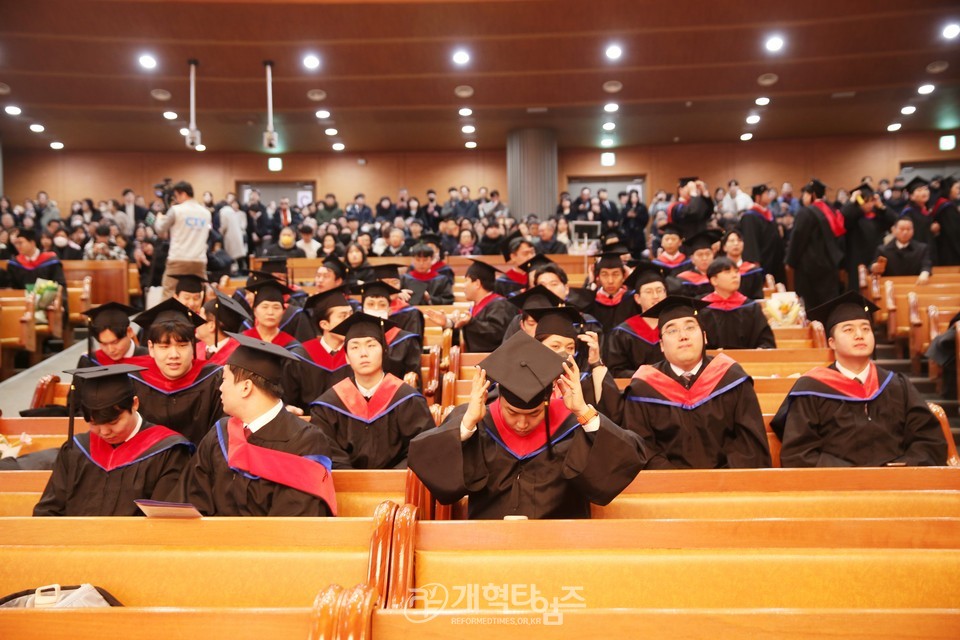 총신대 신학대학원, ‘2024학년도 졸업 및 학위수여식' 모습