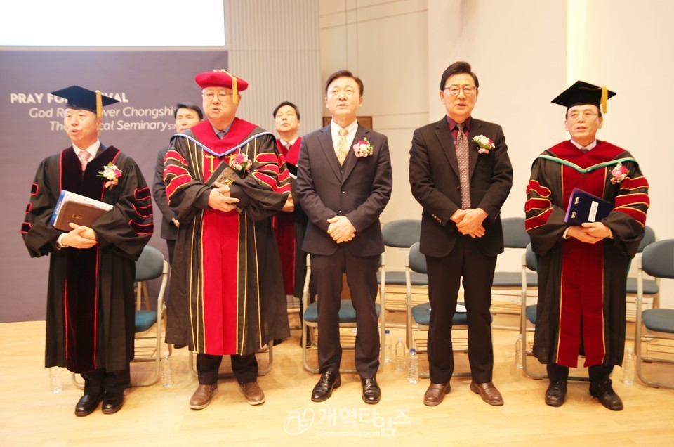 총신대 신학대학원, ‘2024학년도 졸업 및 학위수여식' 모습