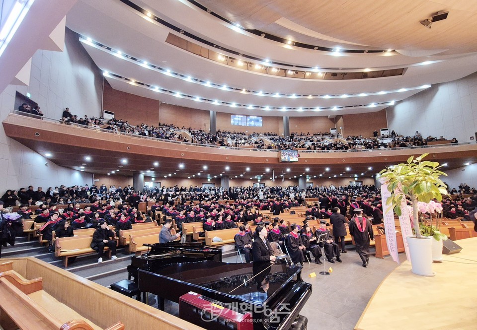 총신대 신학대학원, ‘2024학년도 졸업 및 학위수여식' 모습