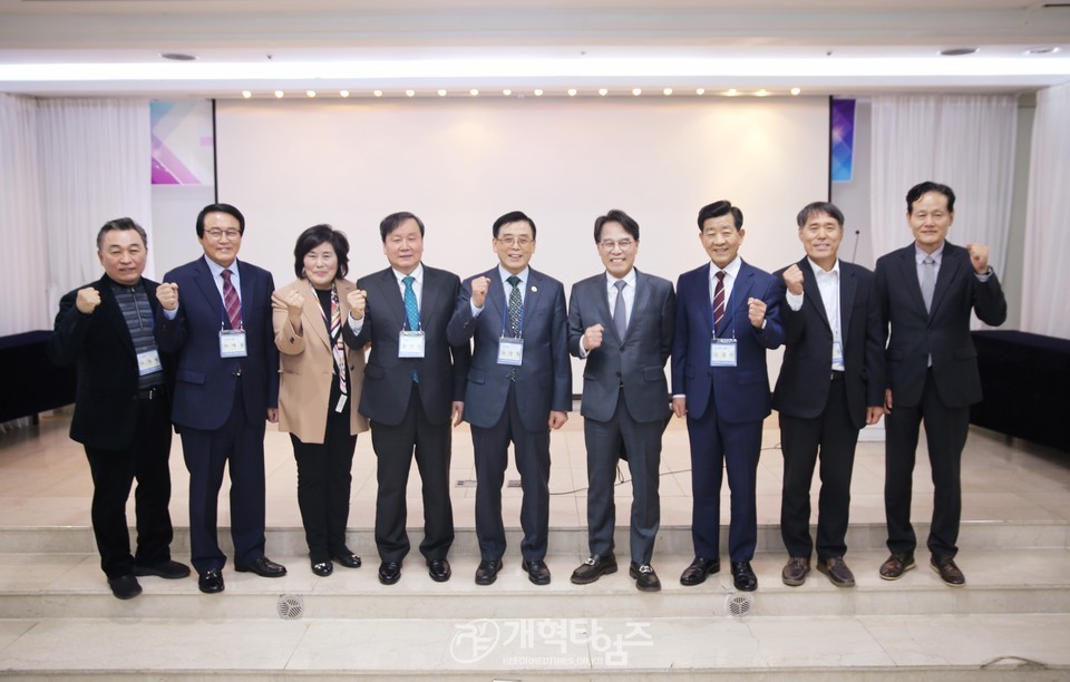 총신대신대원총동창회 회기별 대표자 초청 세미나 모습