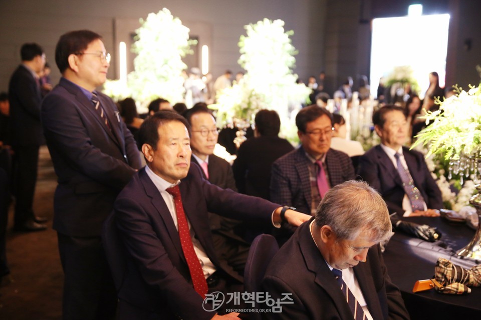 부총회장 김형곤 장로, 장녀 결혼예식 모습