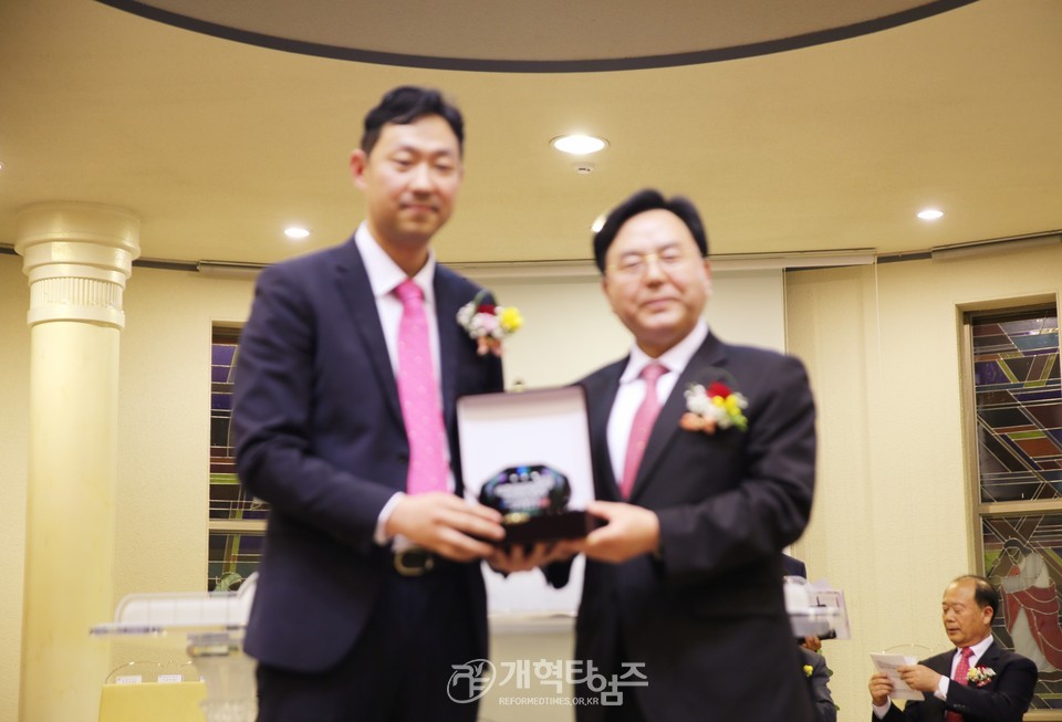 한기승 목사 원로목사 추대 및 제20대 위임목사 취임 감사예배 모습