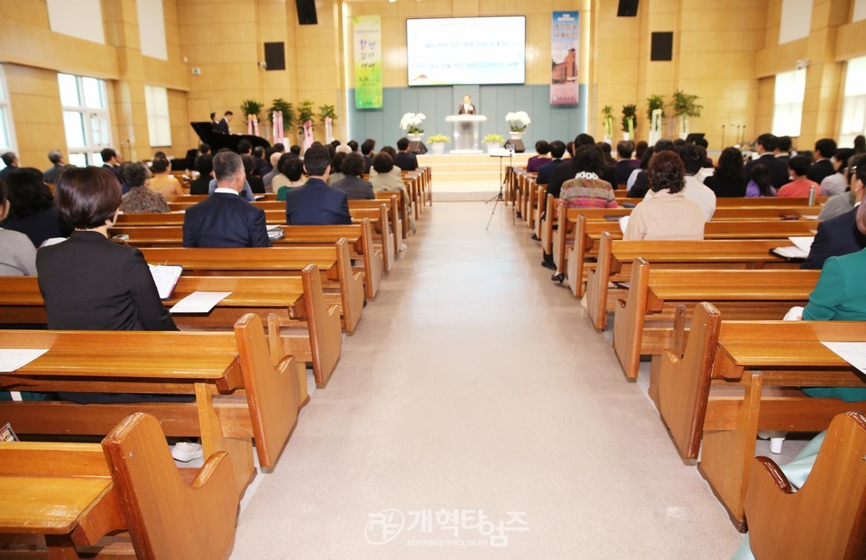 성남노회 동원교회와 광교좋은교회 합병감사예배 모습