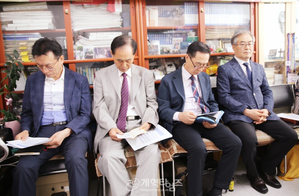 서평양노회, 통일교대책협의회 기도회 모습