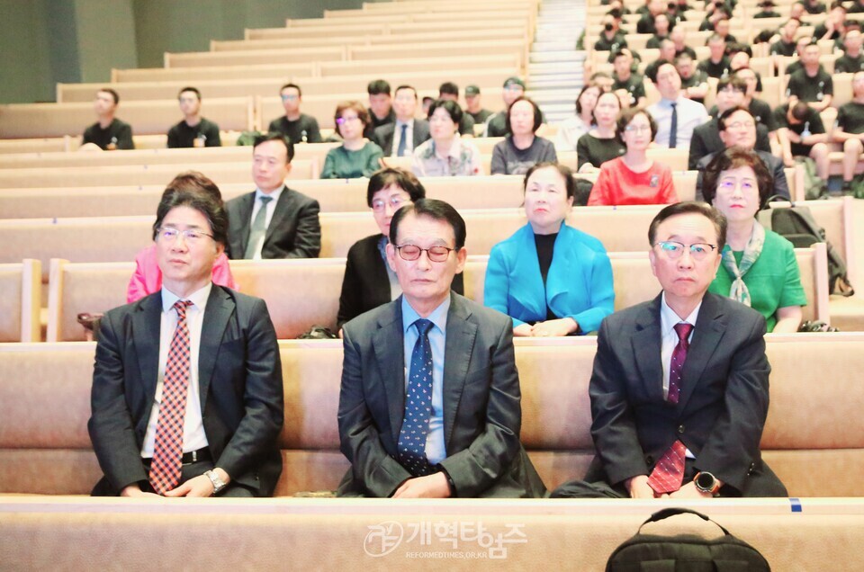 총회군선교회, 육군훈련소 훈련병 진중세례식 및 순교자의 영광 공연 모습