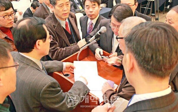 97 비대위 주관 비상 총회에서 모습