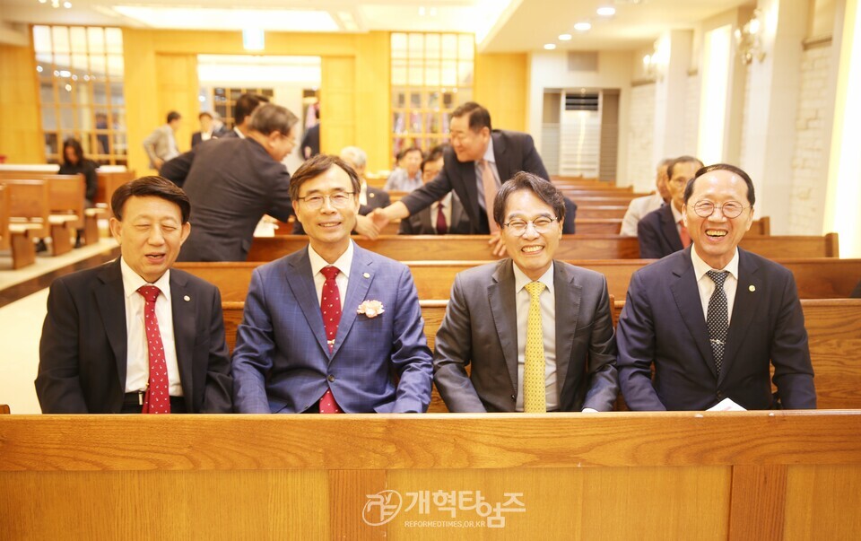 최규운 장로, 출판기념회 북토크 모습