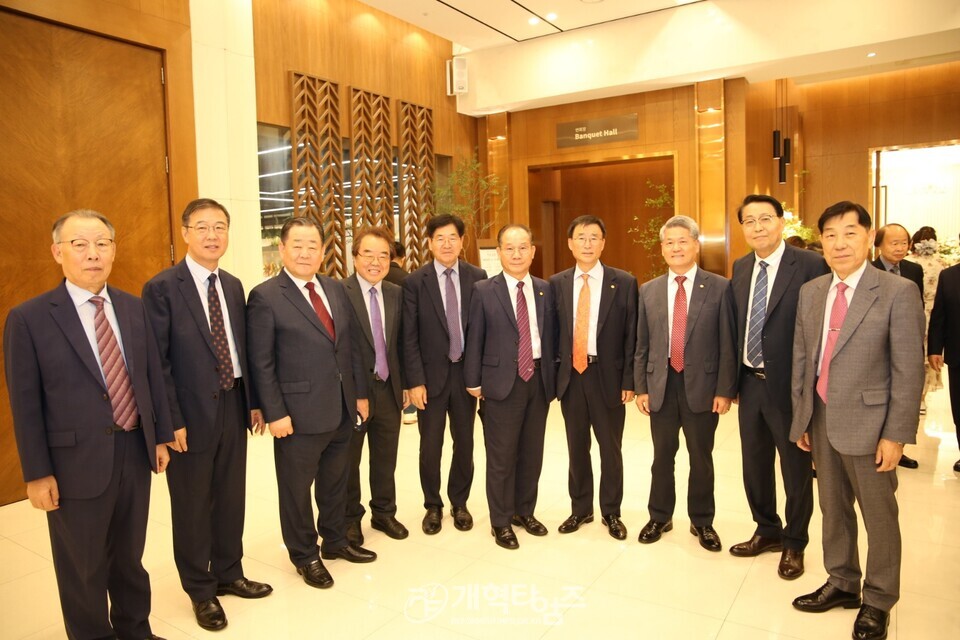 서울서북장로회 서기 이종석 장로 차녀 결혼예식 모습